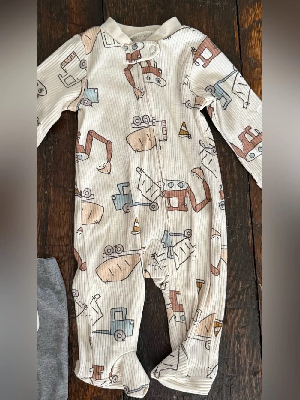 Carters construction bundle - 3M - Picture 2 of 4